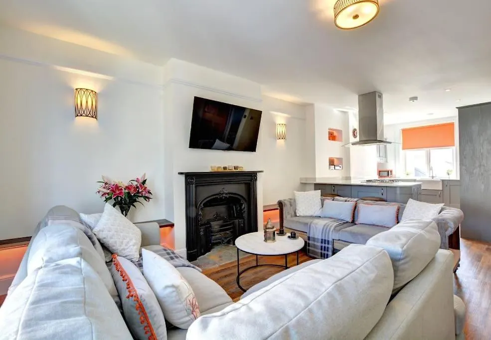 Modern 4 Bedroom Townhouse Perfect Location. Μπράιτον Διαμέρισμα