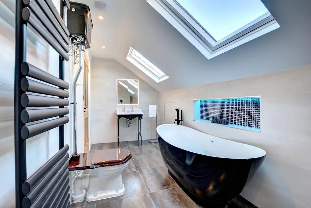 Modern 4 Bedroom Townhouse Perfect Location. 브라이턴 아파트